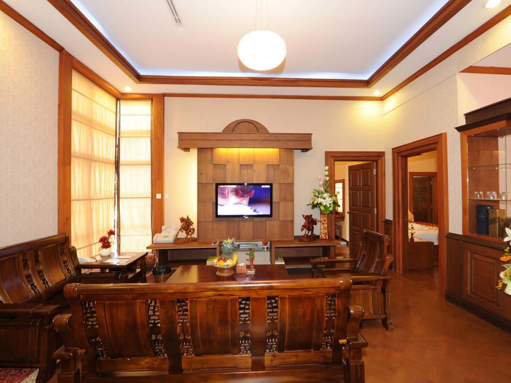 The Golden Lake Hotel Naypyidaw Exteriör bild
