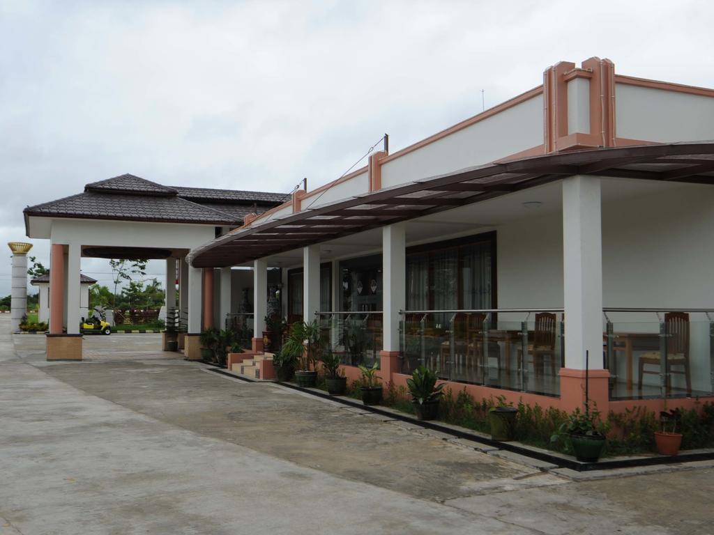 The Golden Lake Hotel Naypyidaw Exteriör bild