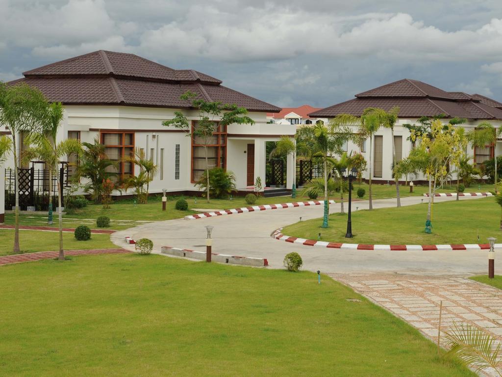 The Golden Lake Hotel Naypyidaw Exteriör bild