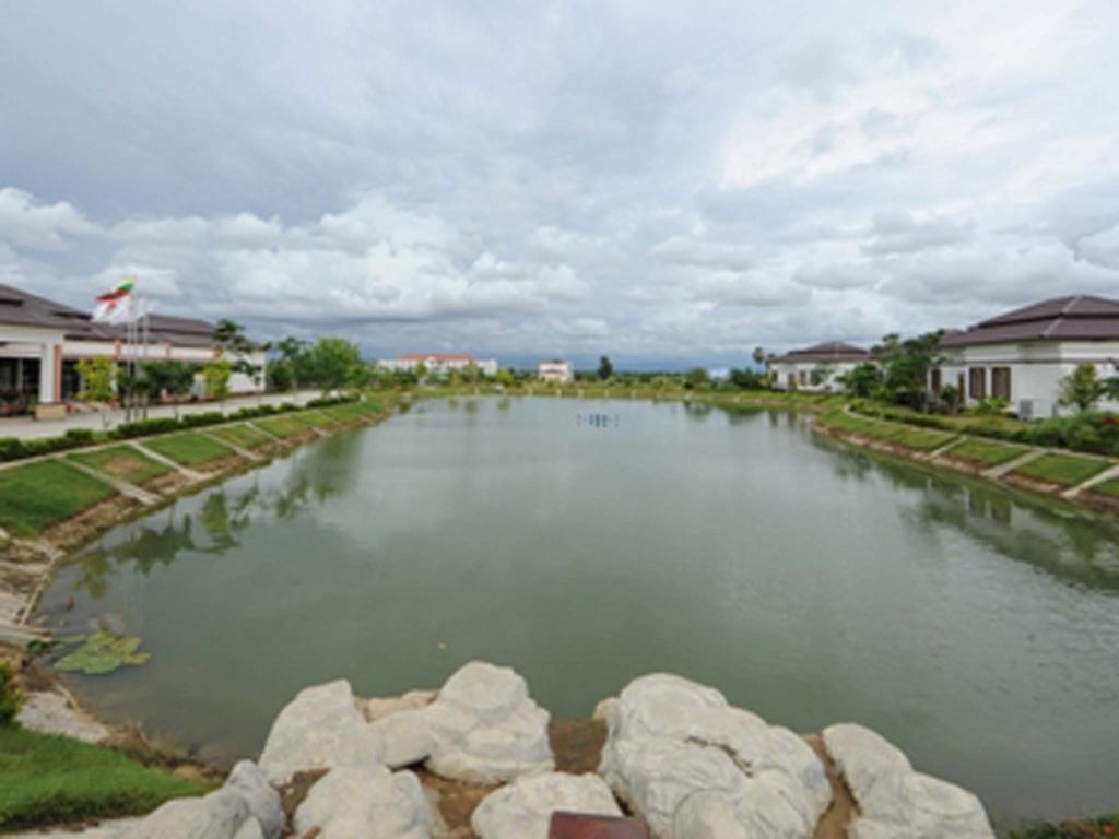 The Golden Lake Hotel Naypyidaw Exteriör bild
