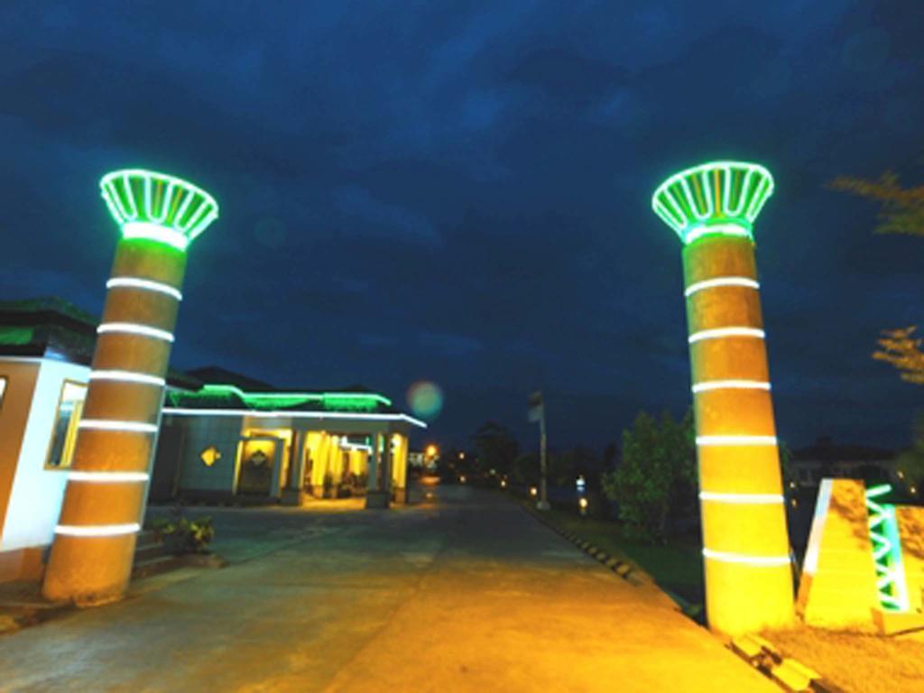 The Golden Lake Hotel Naypyidaw Exteriör bild
