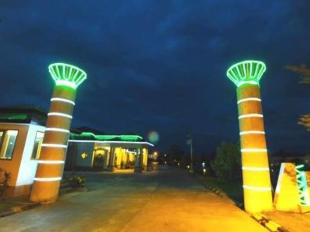 The Golden Lake Hotel Naypyidaw Exteriör bild