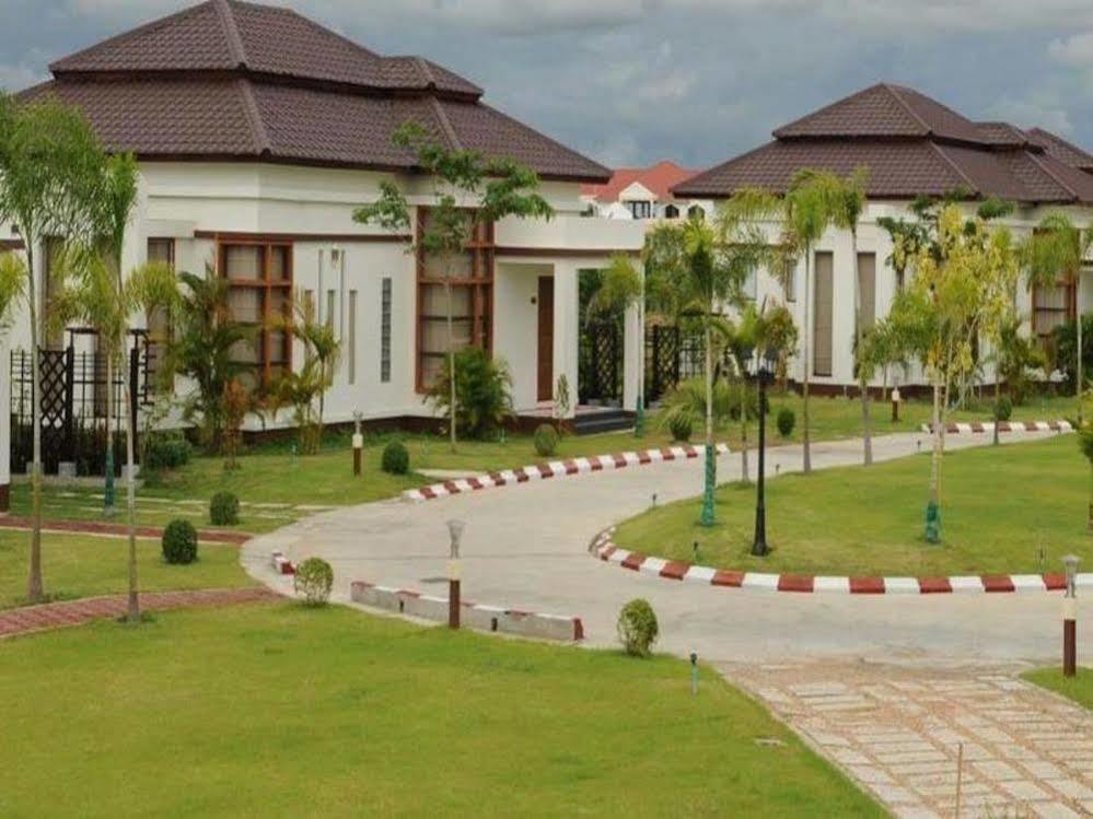 The Golden Lake Hotel Naypyidaw Exteriör bild